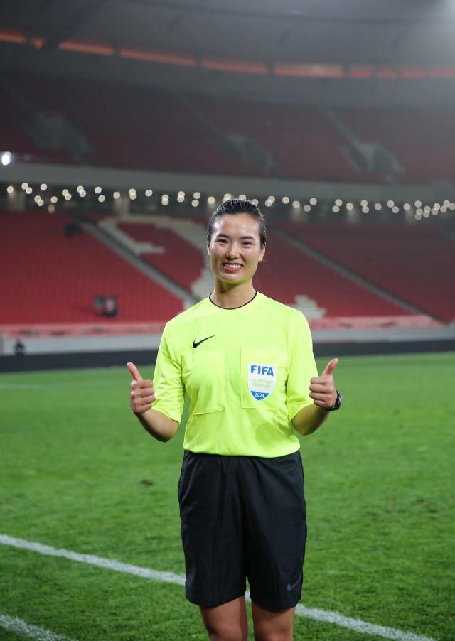 开yun体育平台官网入口登录-首位执法中超女裁判!谢丽君:到达了一个新的起点